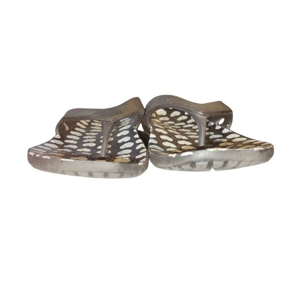 Crocs flip flops with hearts size 10. ^ - Picture 3 of 6